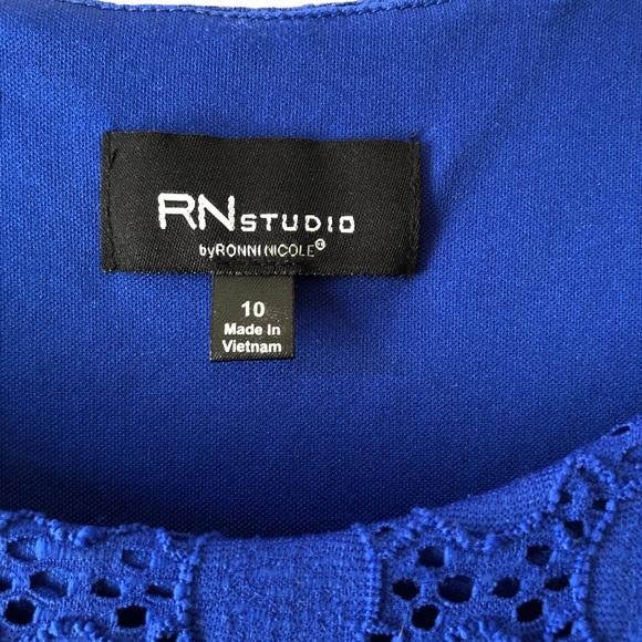 Blue sleeveless lace overlay dress - Picture 3 of 6